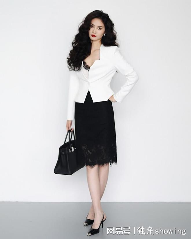 ：职业装新风潮引领时尚潮流k8凯发国际登录西装搭短裙(图5)